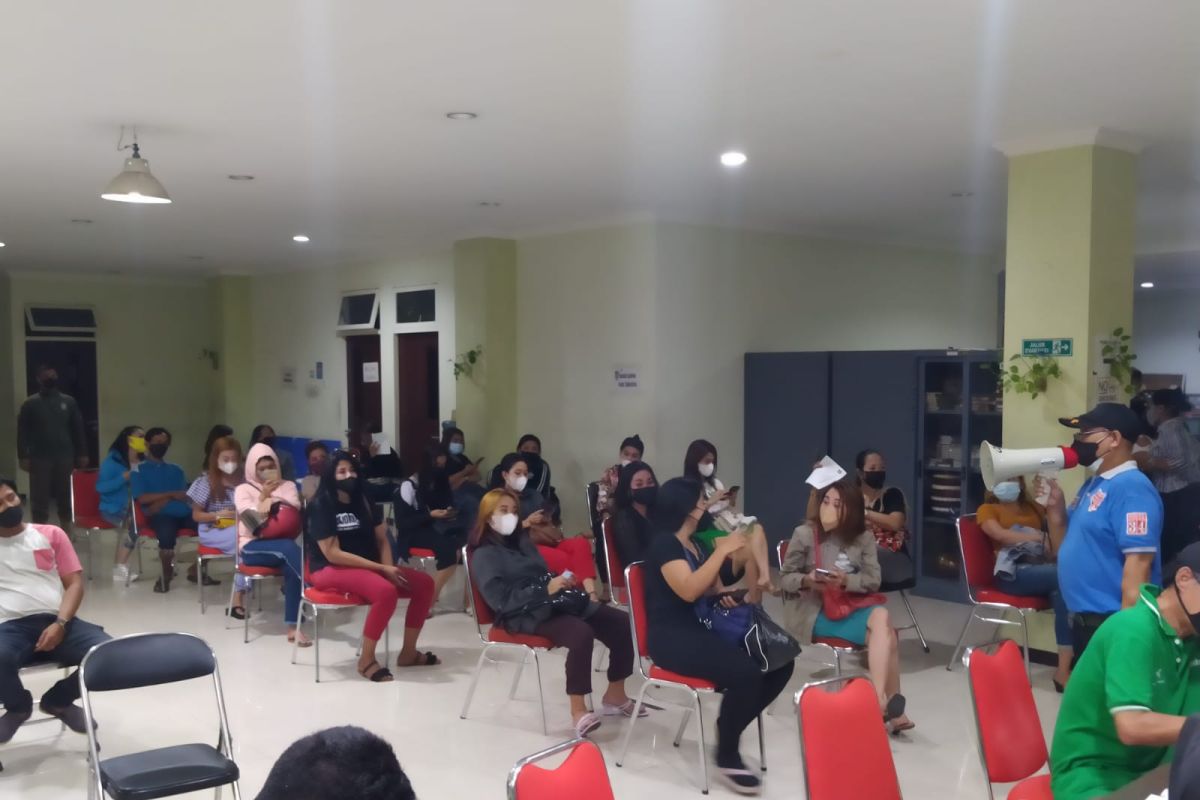 Langgar prokes, Satpol PP Surabaya amankan puluhan karyawan dan pengunjung Resto 136