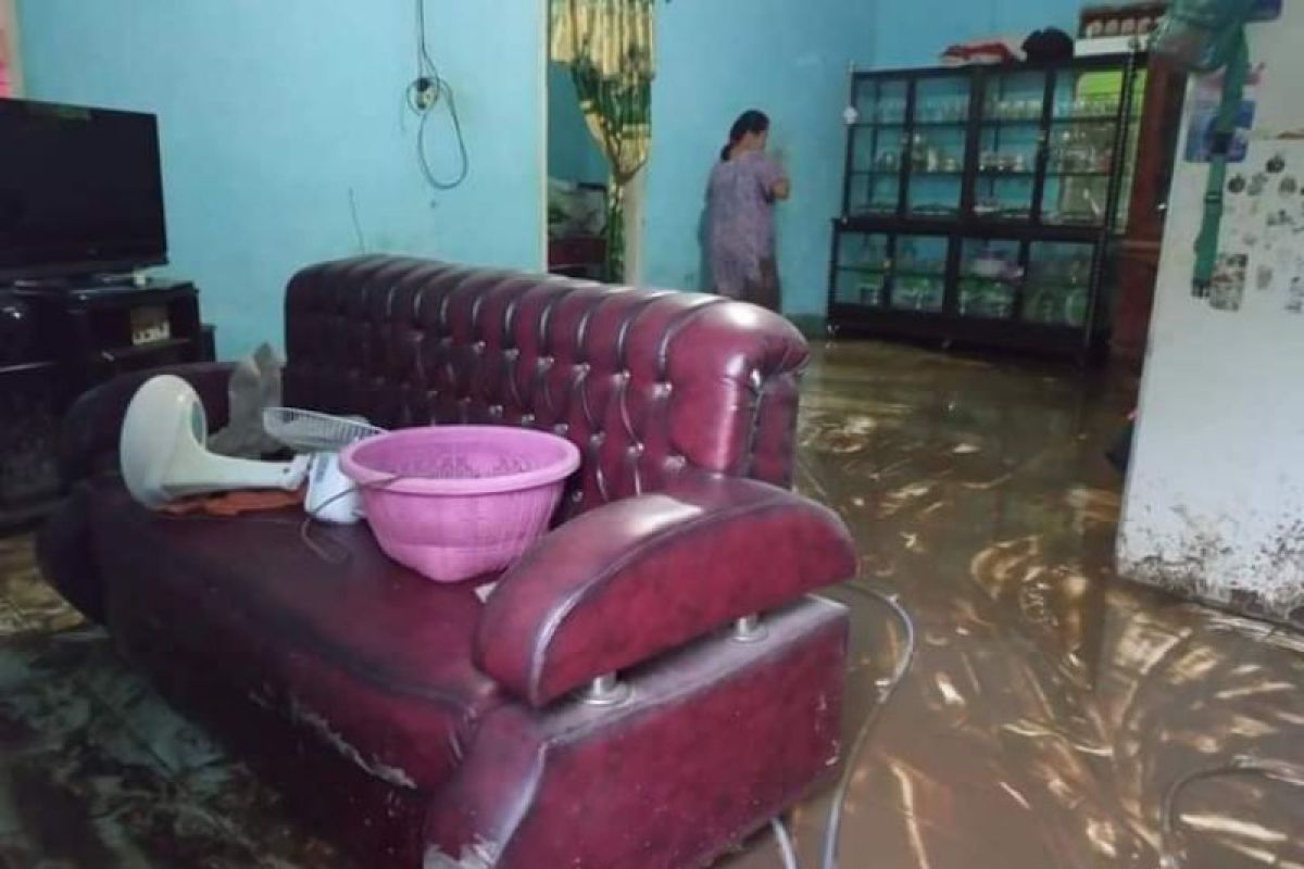 Banjir rendam permukiman warga dua desa di Mamuju Sulbar