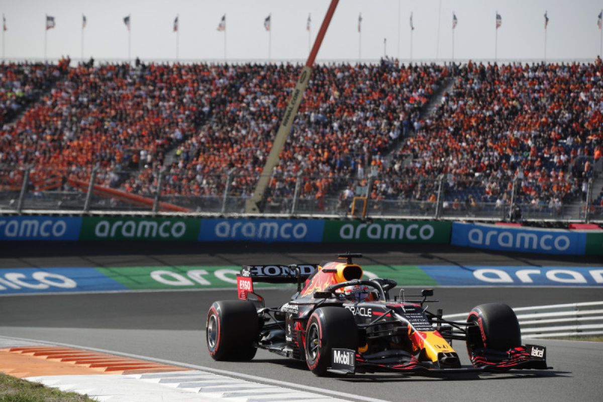 Max Verstappen kalahkan Hamilton untuk raih pole position GP Belanda