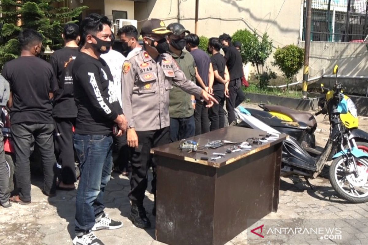 Polisi tangkap belasan remaja terlibat balap liar di Makassar