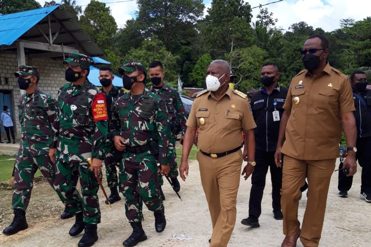 Pangdam XVIII/Kasuari tinjau lokasi Posramil Kisor yang diserang KST