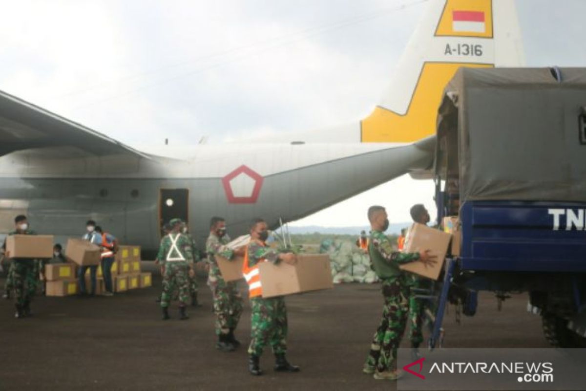 Panglima TNI bantu 4.000 paket obat-obatan untuk penanganan COVID-19 di Belitung