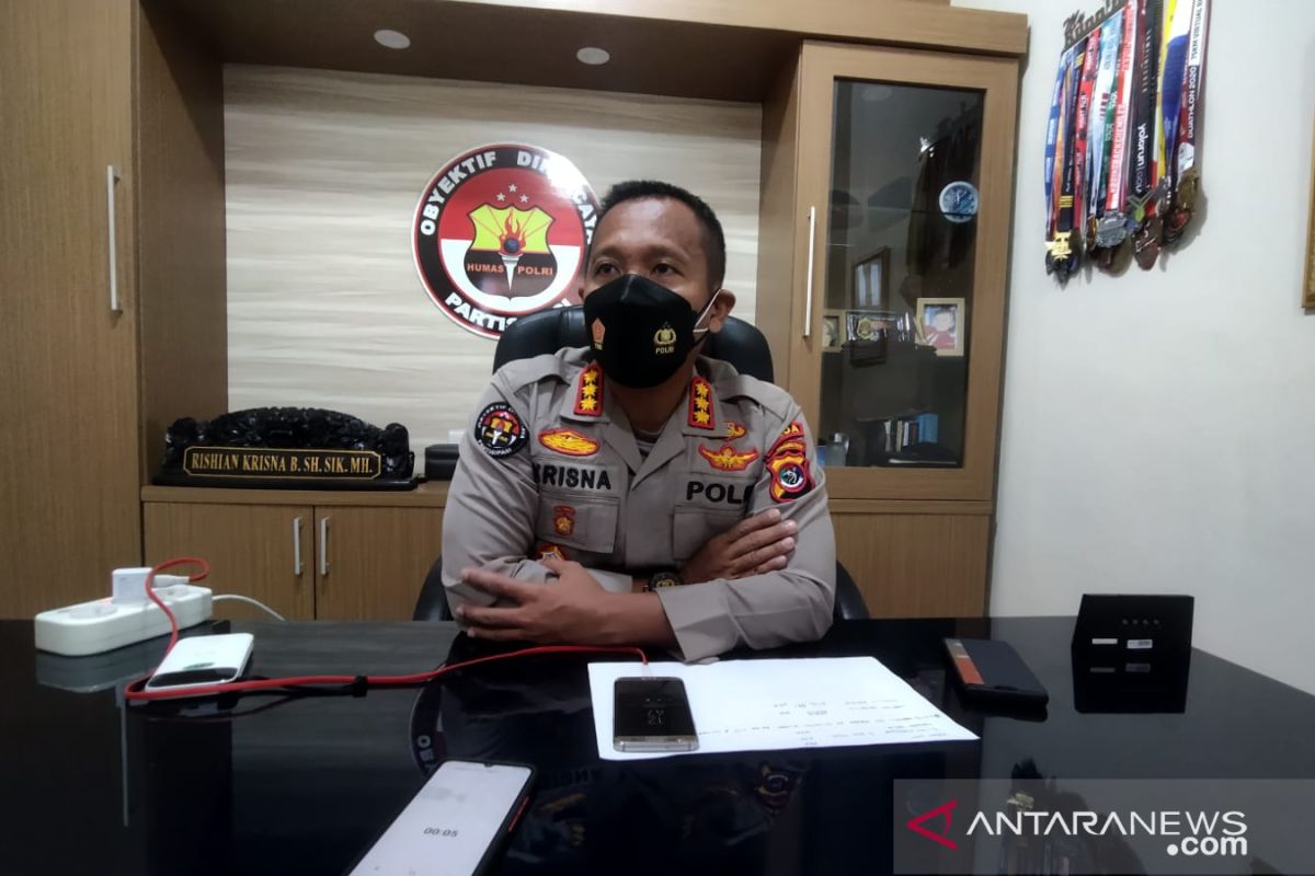 Di NTT, polisi tegur Satgas COVID-19