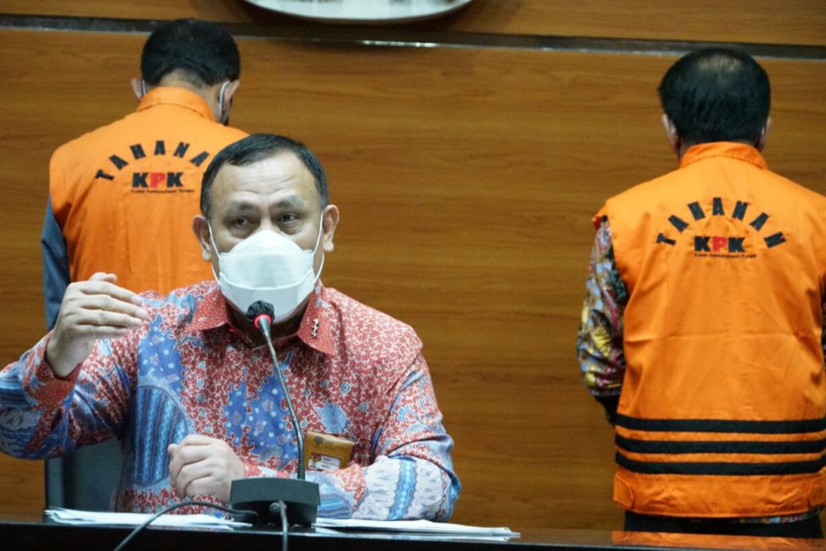 Bupati Banjarnegara Budhi Sarwono jadi tersangka korupsi, kekayaannya Rp23 miliar