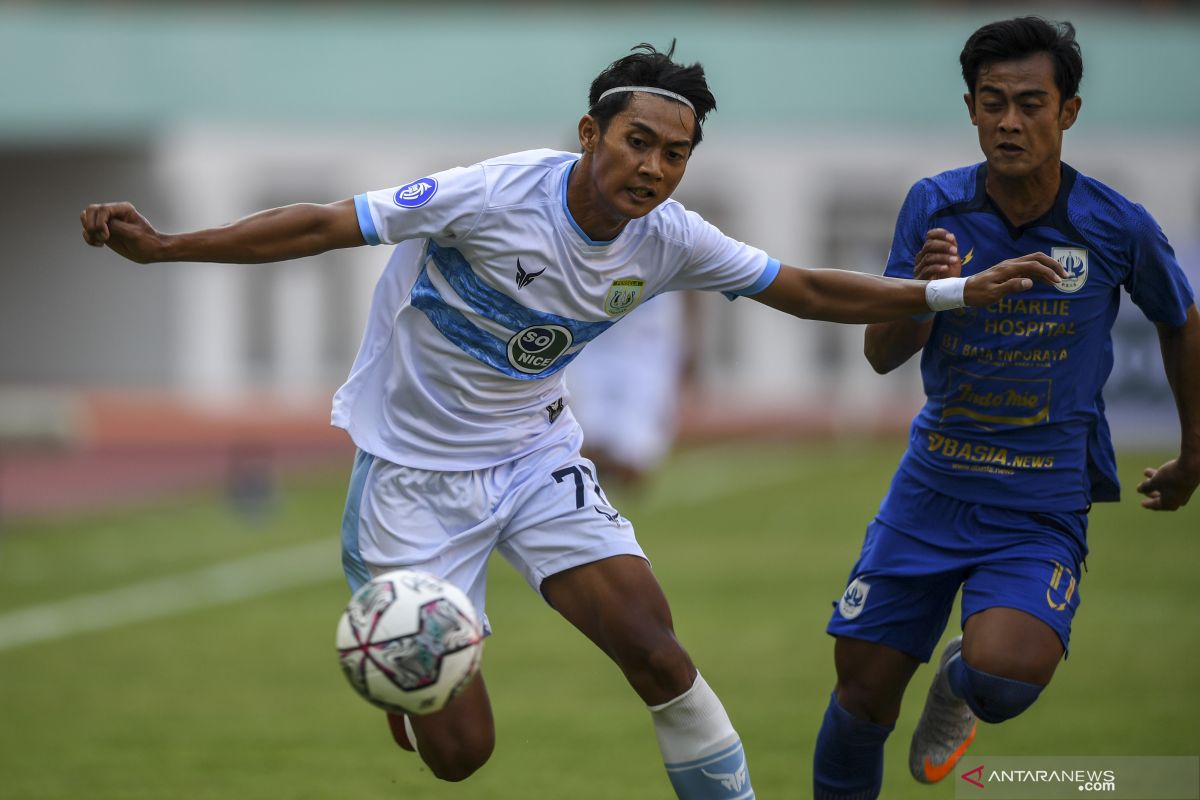 Liga 1 Indonesia : 10 pemain Persela bungksm Persipura 1-0