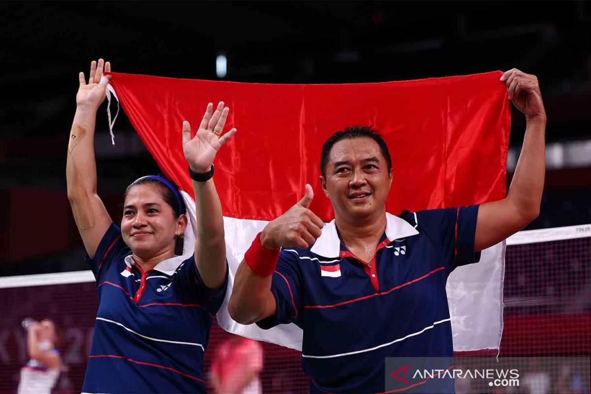 Bupati Kampar dapat "kado" medali emas dari Leani Ratri