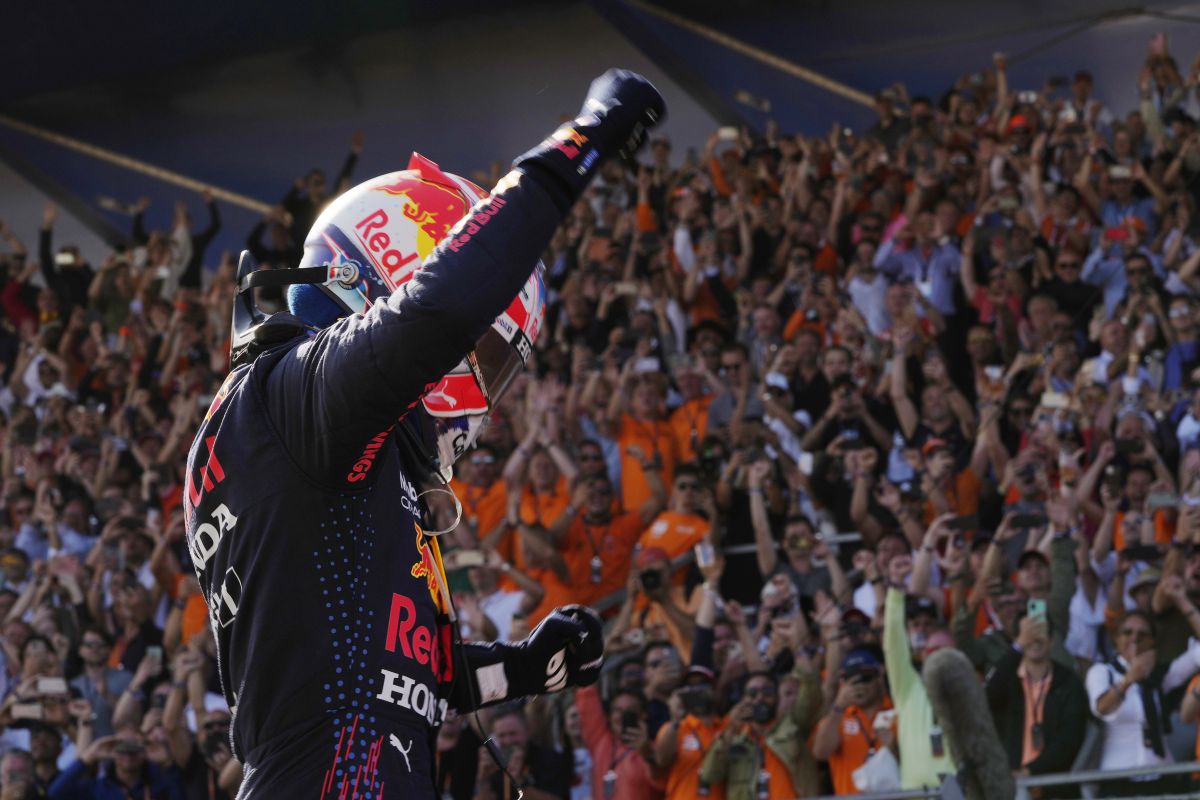 Orange Army berpesta di Zandvoort rayakan kemenangan Max Verstappen