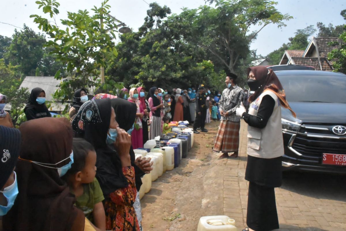 Pemkab Mojokerto distribusikan  air bersih ke wilayah kekeringan