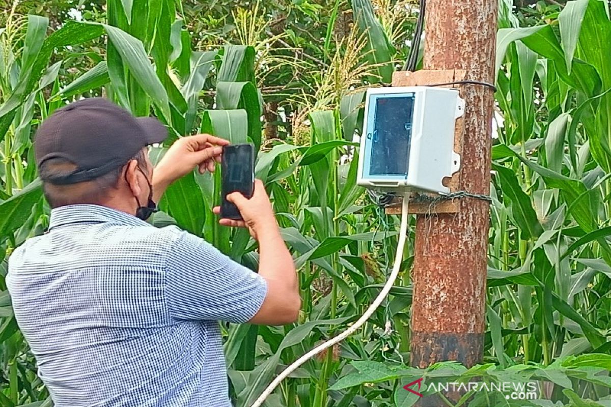 Mesin las pipa transmisi air dalam proyek Rp46 M di Taput gunakan listrik PLN tanpa meteran