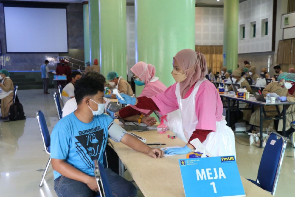 UII Yogyakarta vaksinasi mahasiswa