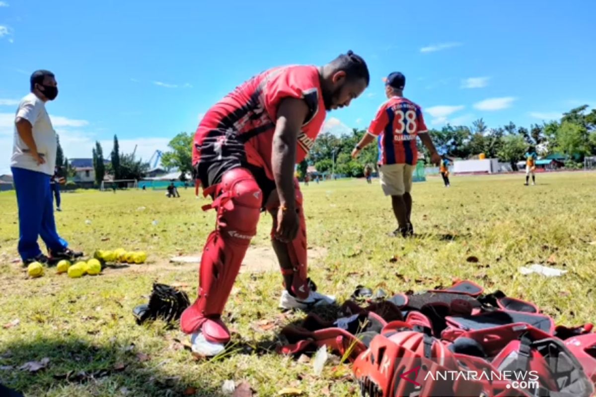 Tim sofbol Papua Barat tanding perdana di PON XX