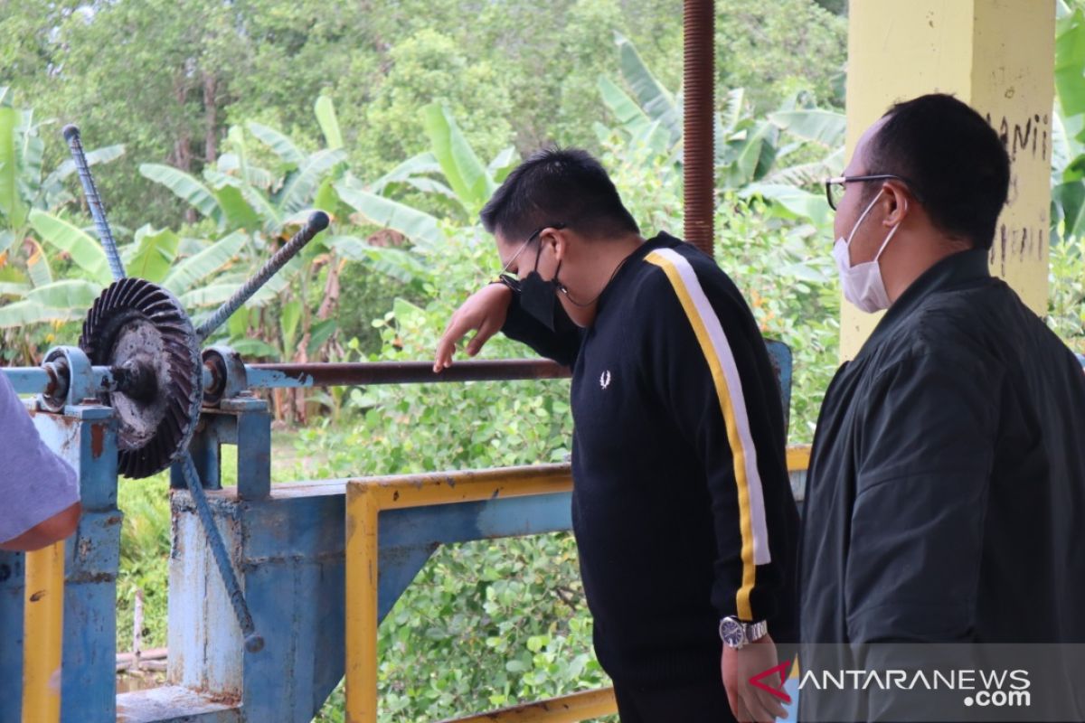 Wabup Kukar Rendi Solihin tinjau penyebab banjir di Samboja