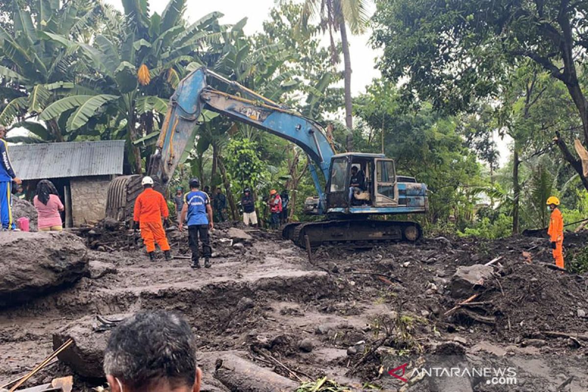 Maksimalkan dua tim, SAR gabungan masih cari korban banjir Ngada