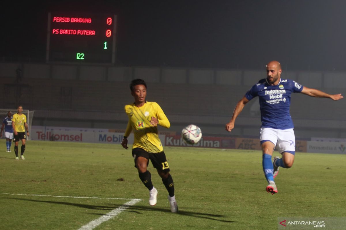 Pelatih Persib Robert Rene yakin duet Klok-Rashid bakal kian padu