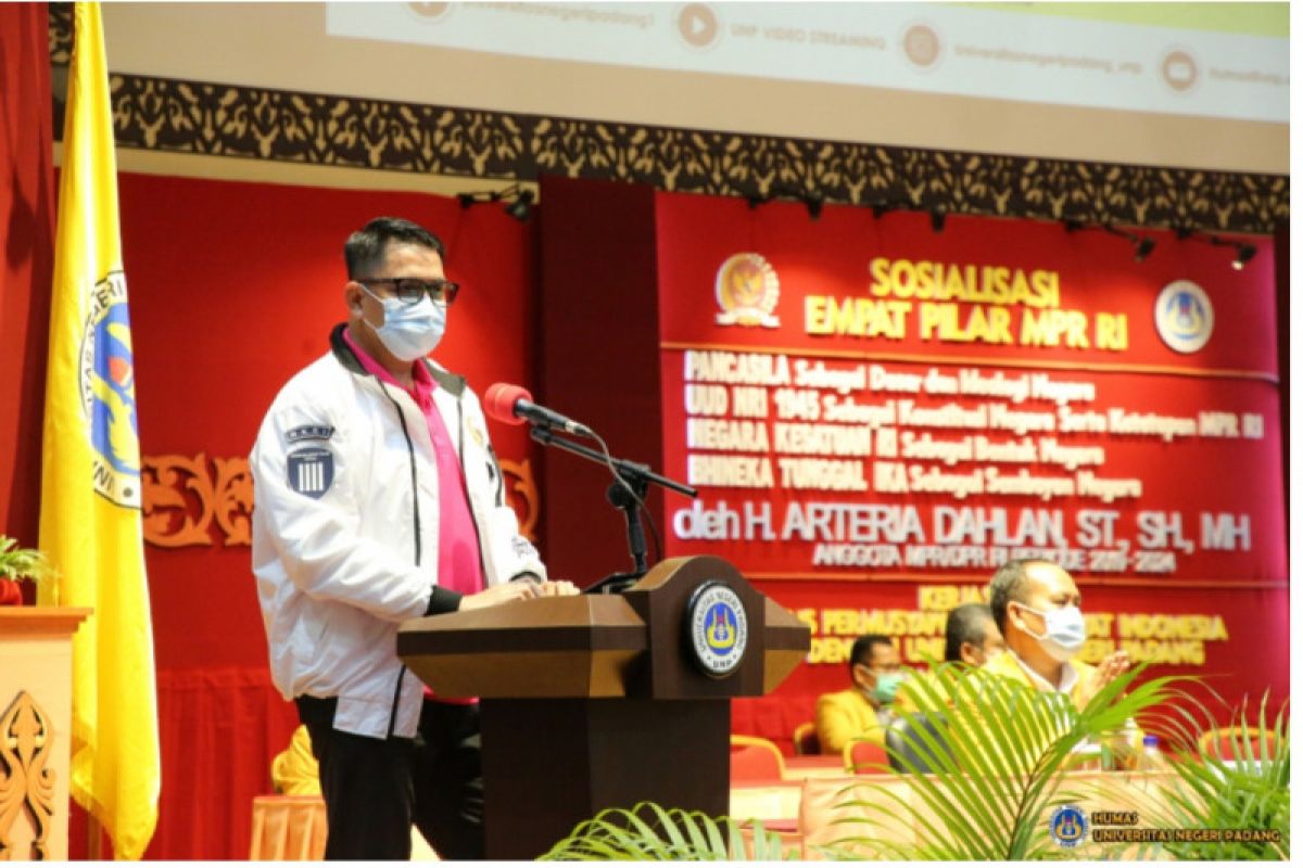 Anggota DPR-RI Arteria Dahlan sosialisasikan Empat Pilar Kebangsaan di UNP
