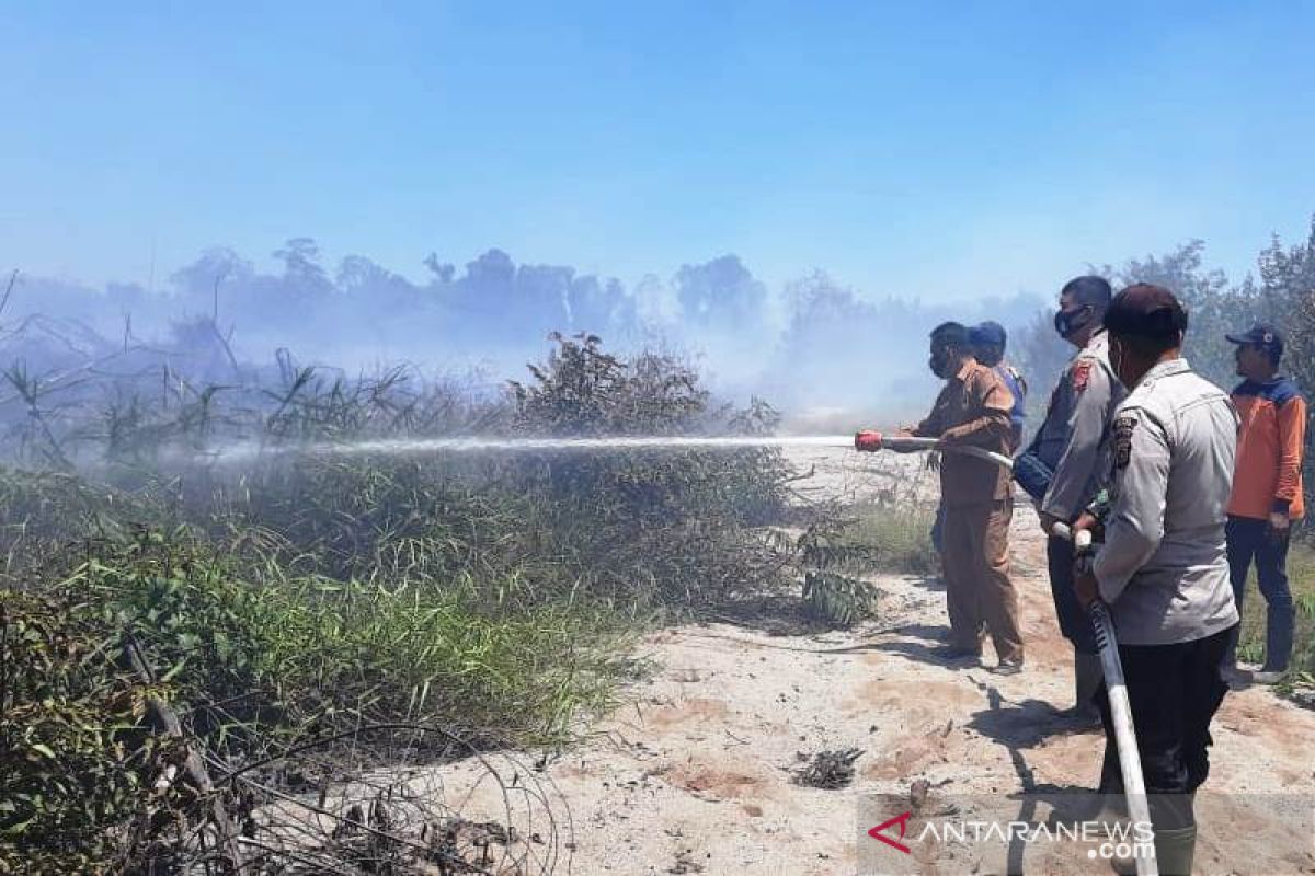 Tiga hektare lahan gambut di perbatasan Aceh Jaya-Aceh Barat terbakar