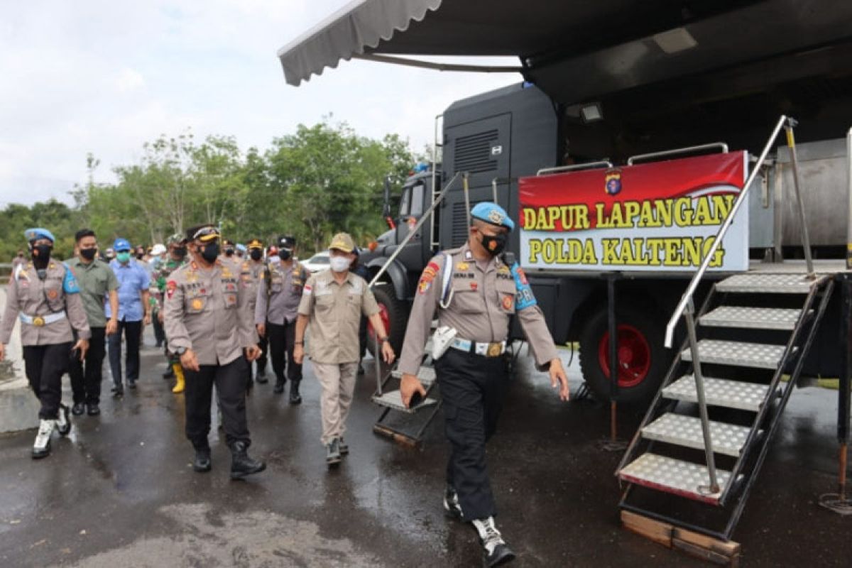 Polda Kalteng dirikan dapur lapangan bantu korban banjir Katingan