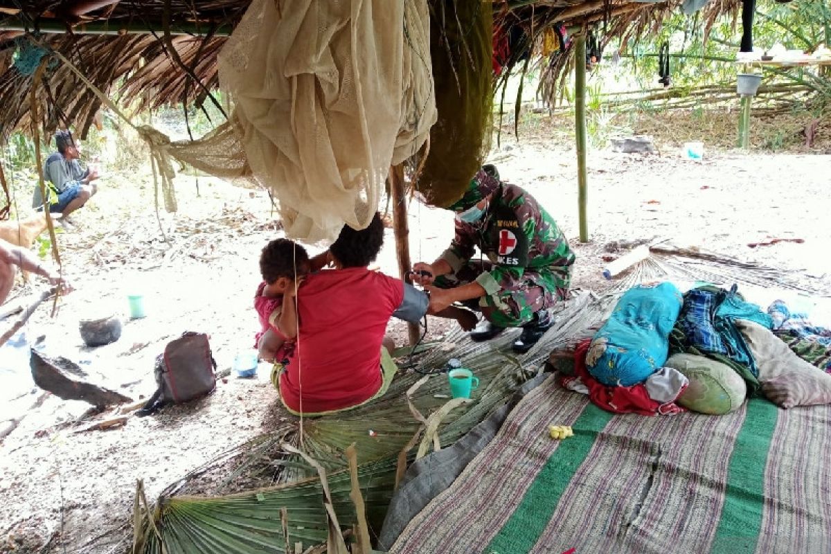 Satgas TNI berikan layanan kesehatan warga Papua di perbatasan