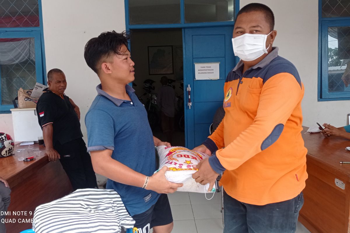 BPBD Kabupaten  Lebak salurkan bantuan beras bagi warga terdampak COVID-19