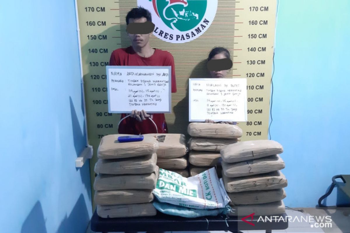 Sempat kabur saat dicegat, dua terduga kurir narkoba lintas provinsi dibekuk di Pasaman (Video)