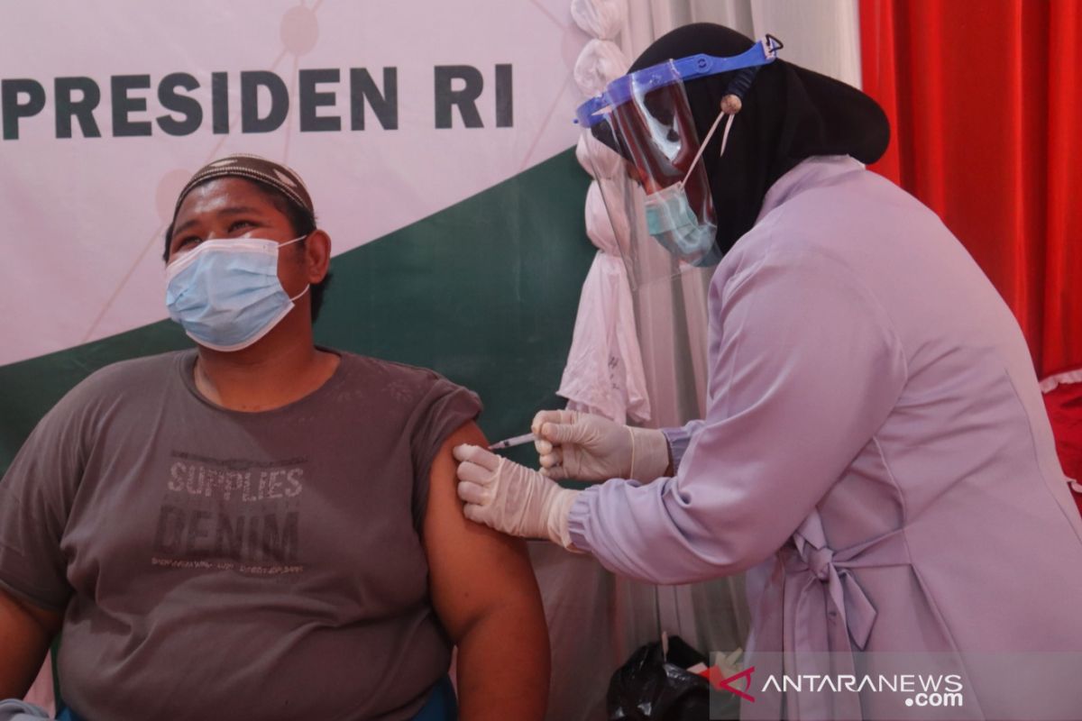 Tapin administers 1,300 first dose of vaccine to santris