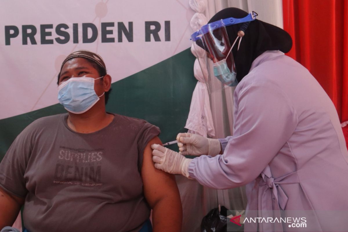 1.300 vaksin dosis pertama untuk santri di Tapin mulai disuntikan