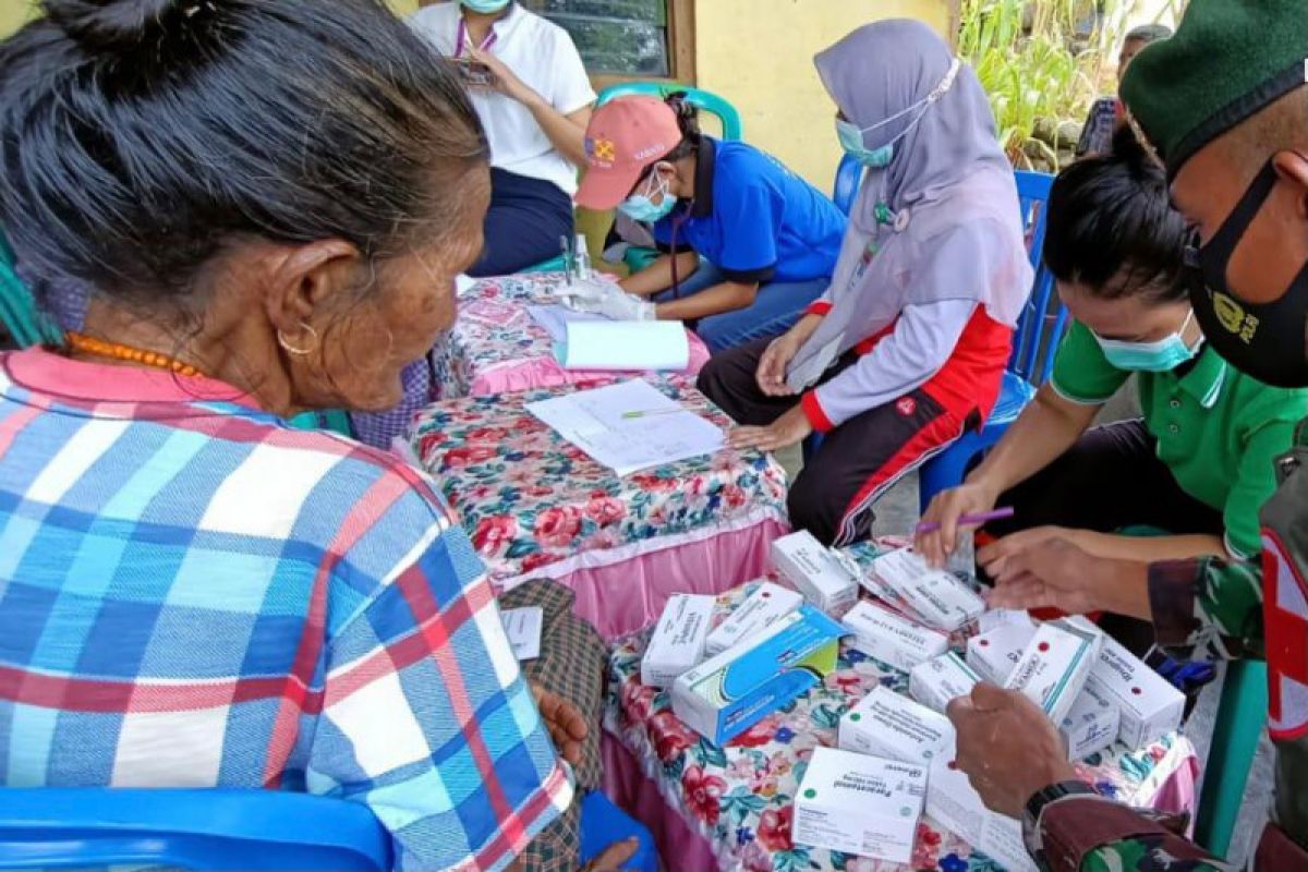 Satgas periksa kesehatan lansia di perbatasan RI-Timor Leste