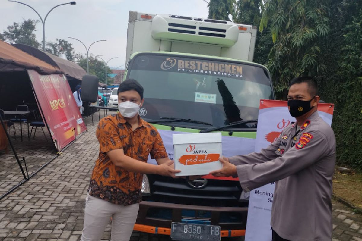 Polda Lampung terima bantuan daging ayam dan telur untuk dapur umum