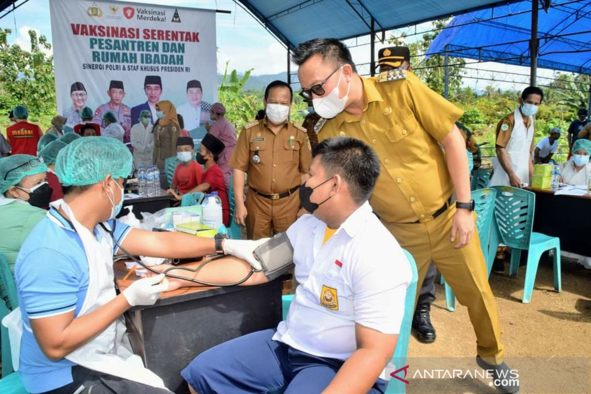 Pemkab Morut  larang guru belum divaksinasi untuk mengajar tatap muka