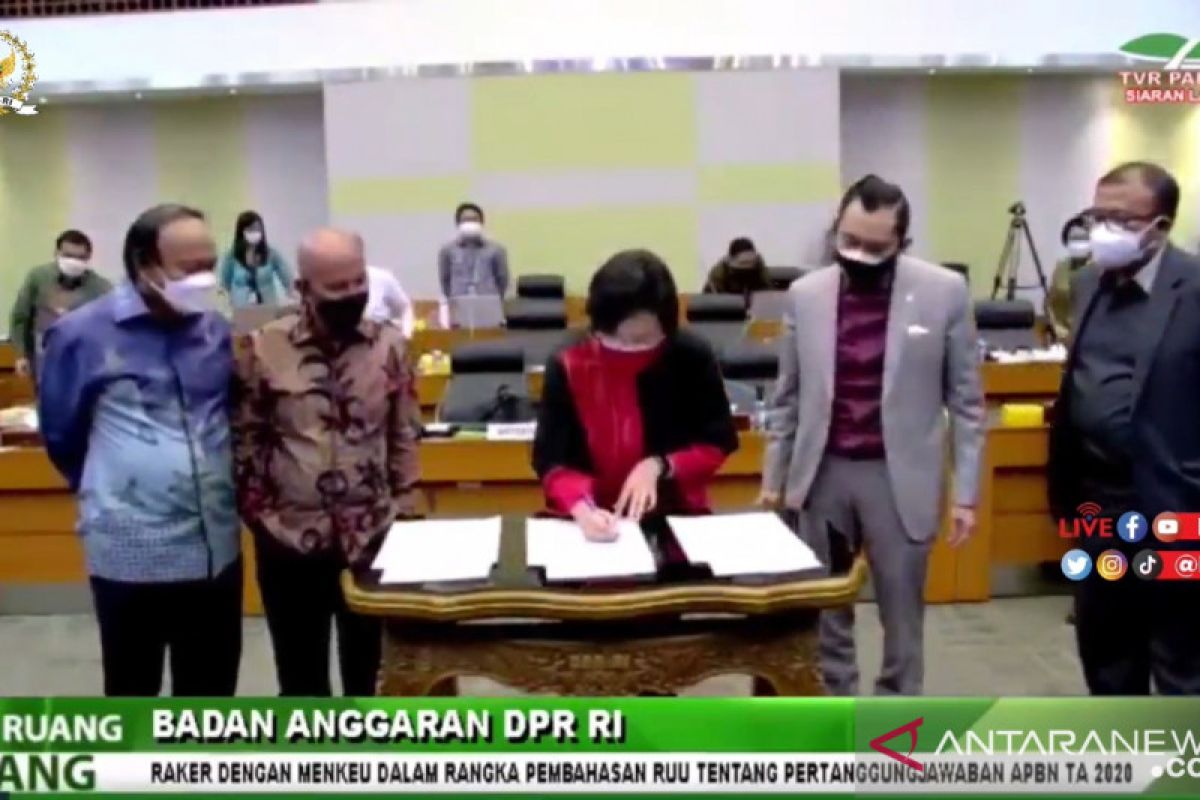 Sri Mulyani: APBN bekerja luar biasa keras di tengah badai COVID-19