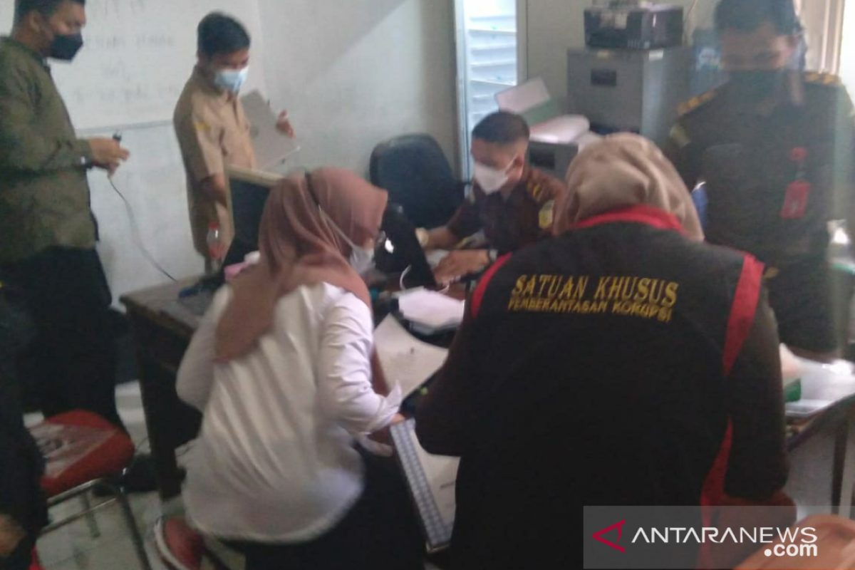 Kejari Karawang geledah kantor Distan terkait dugaan korupsi damparit