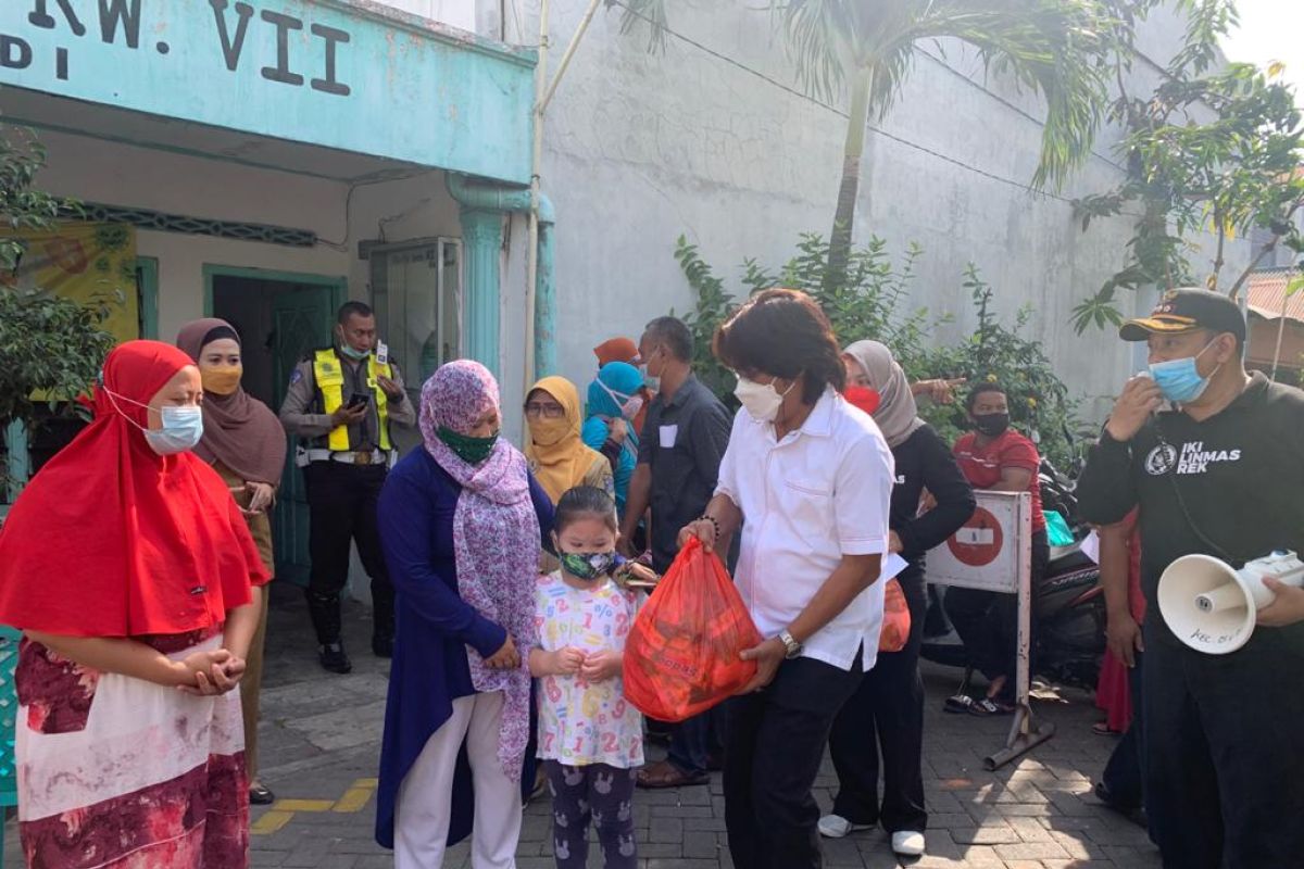 Legislator kawal penyaluran sembako bantuan stakeholder di Kota Surabaya
