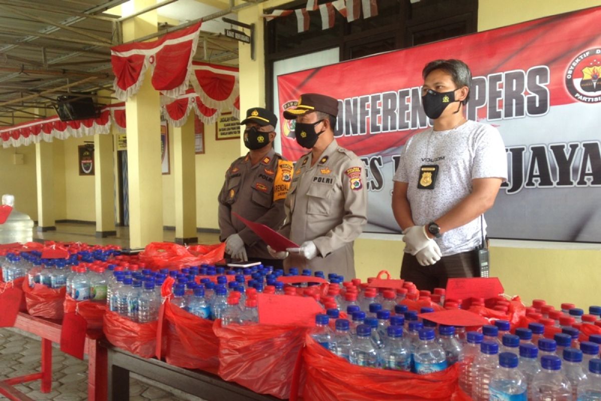 Polres Jayawijaya gagalkan penjualan 427 botol minuman keras oplosan