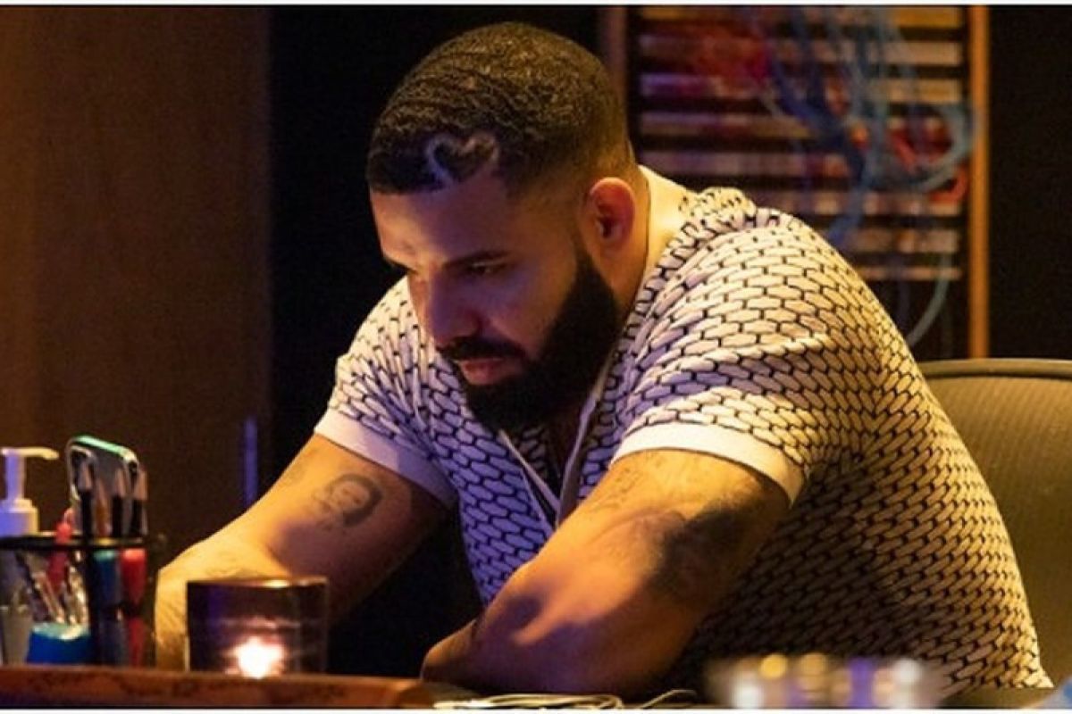 Album baru Drake telah berhasil pecahkan rekor di Apple Music dan Spotify