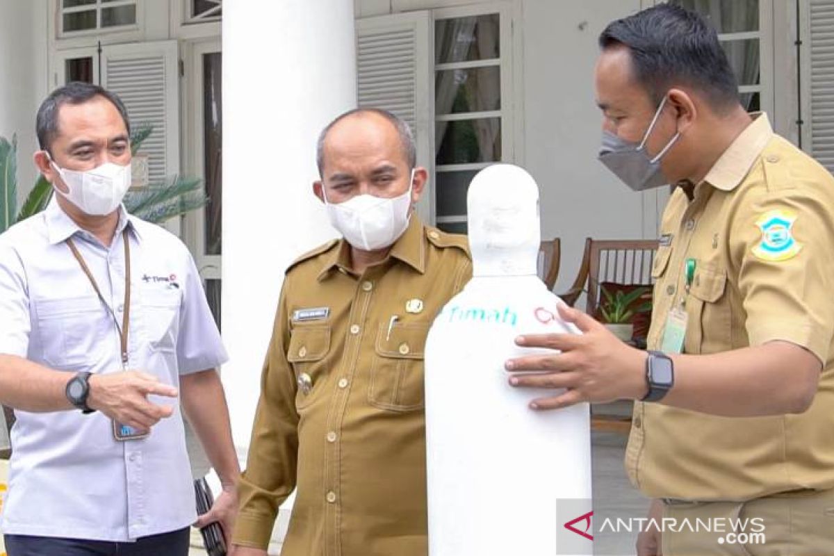 PT Timah serahkan 100 tabung oksigen bantu Pemkot Pangkalpinang