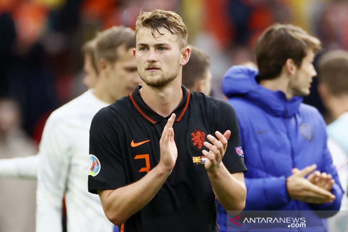 Gullit: De Ligt berkembang dengan baik karena Chiellini dan Bonucci