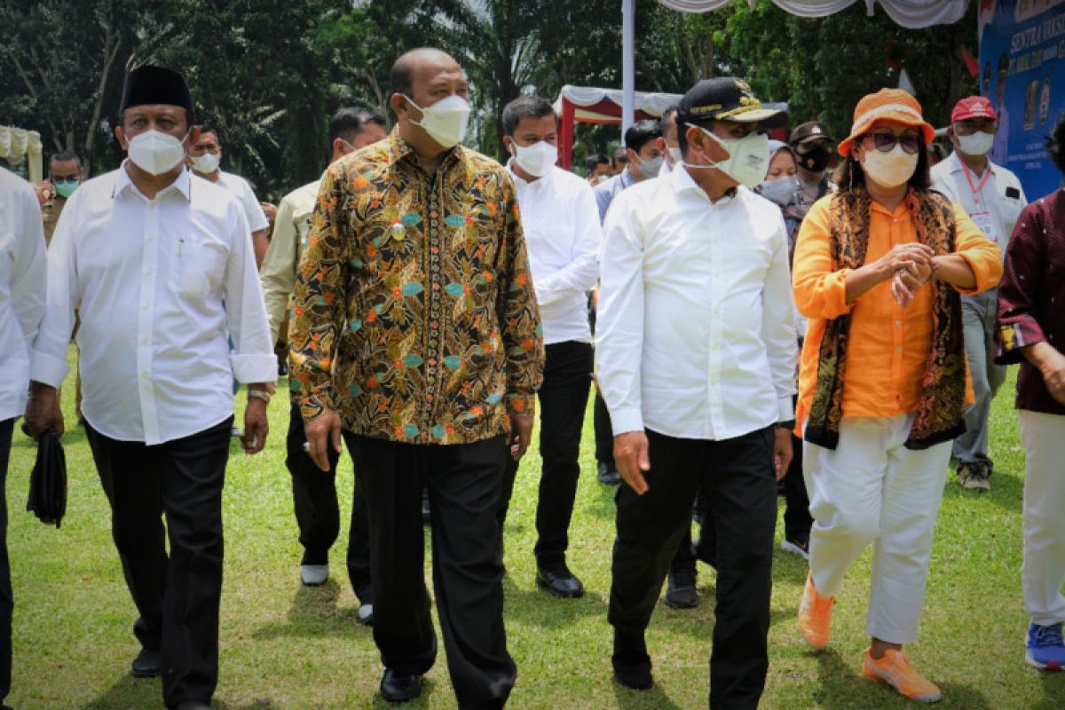 Gubsu Edy Rahmayadi lihat pelaksanaan vaksinasi dosis 2 di Perkebunan Amal Tani