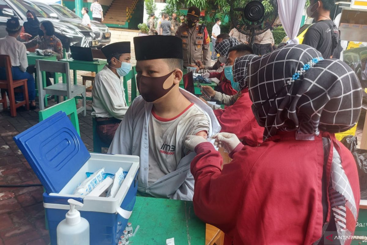 1.000 warga terima vaksin di Pondok Pesantren Az-Ziyadah Klender
