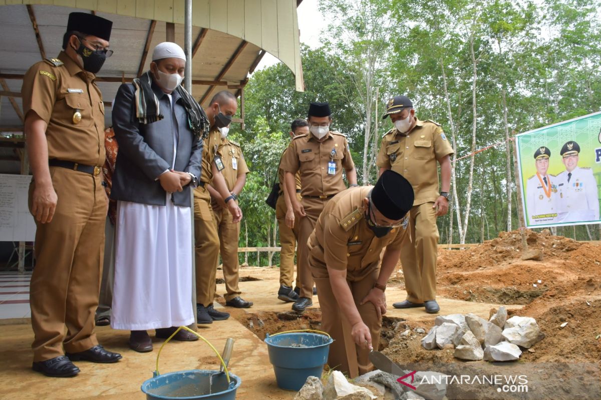 Relokasi Masjid Baiturahim Madang Tayub dimulai peletakan batu pertama