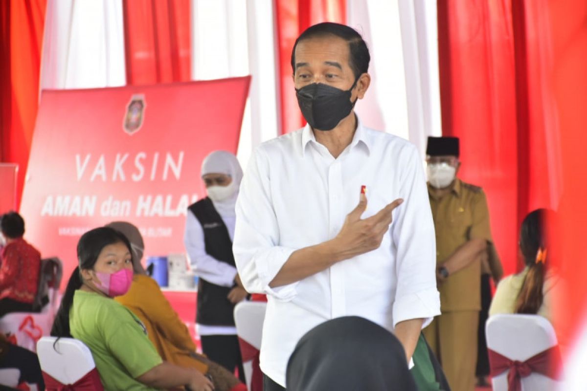 Presiden apresiasi antusiasme warga Blitar ikuti vaksinasi COVID-19