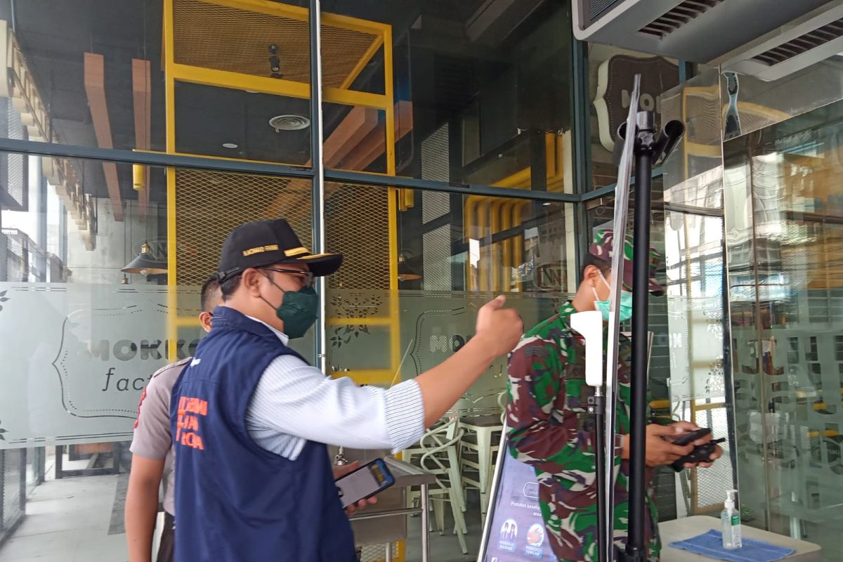 Pengawasan prokes di pusat perbelanjaan Kota Sukabumi ditingkatkan