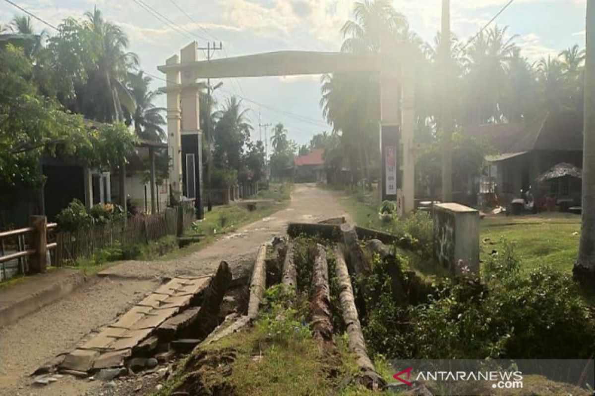 Tokoh masyarakat Pantai Barat minta perbaikan jalan dan jembatan di Natal