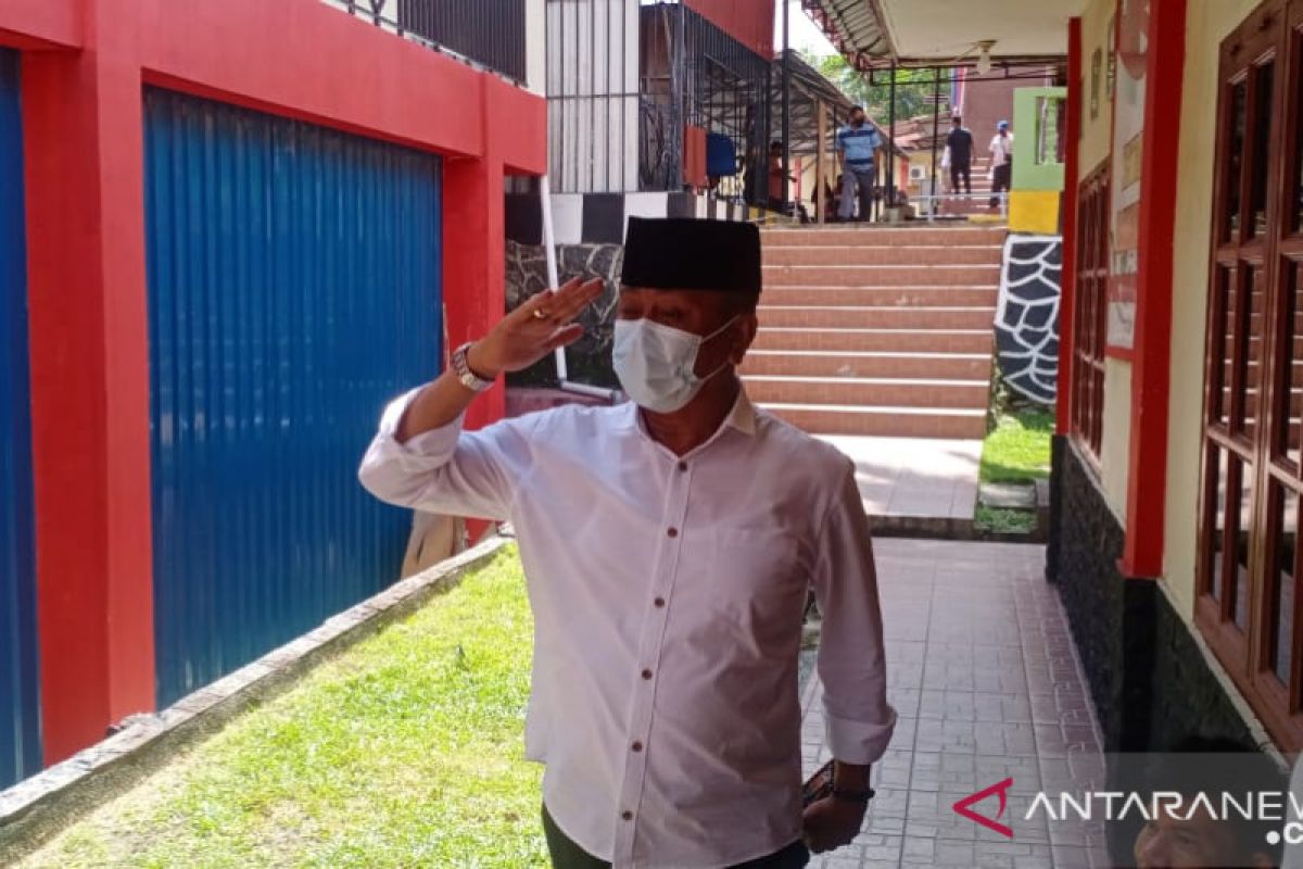 KPK periksa 2 politisi Bintan terkait kasus cukai rokok