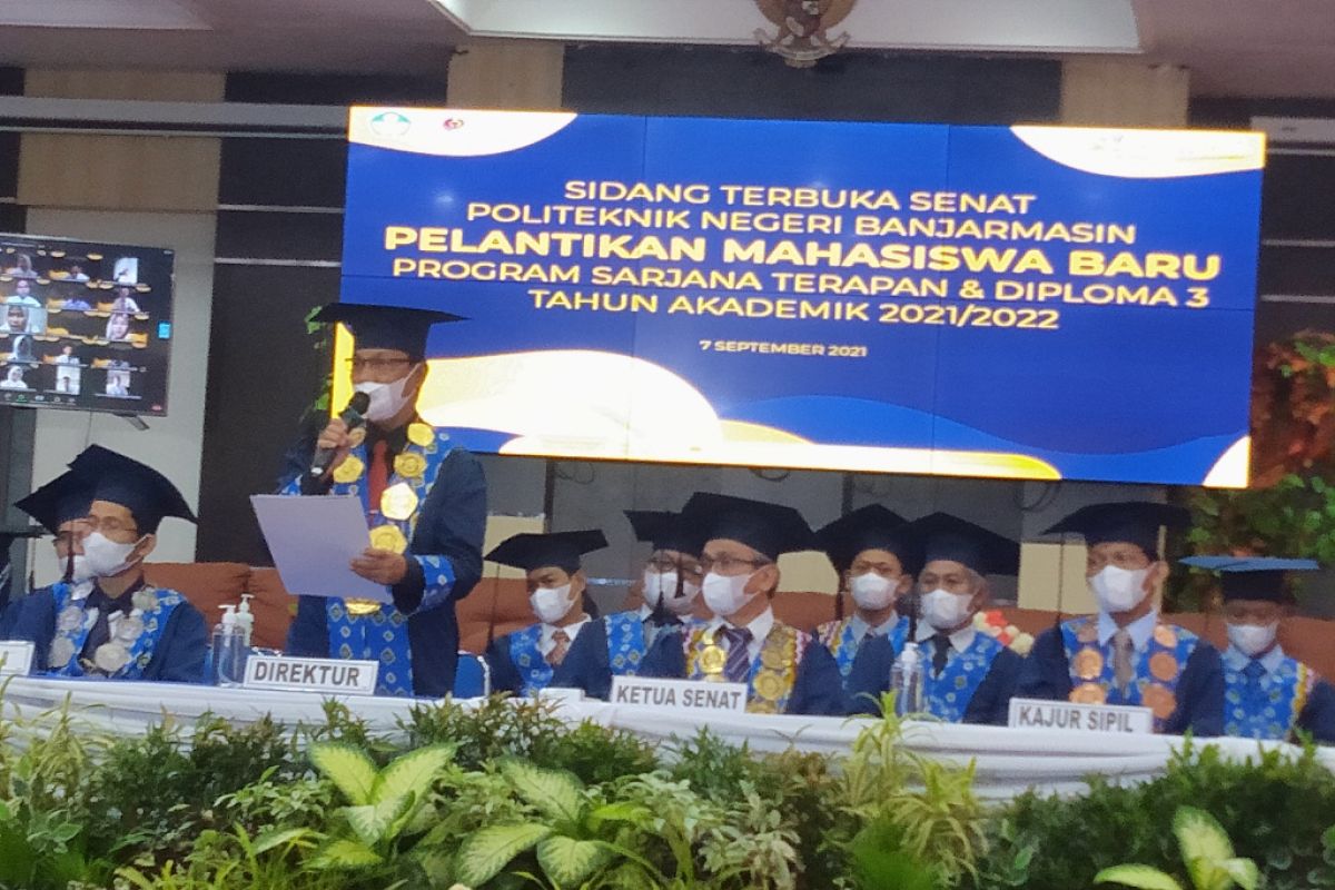 1.195 mahasiswa baru dilantik Senat Politeknik Negeri Banjarmasin