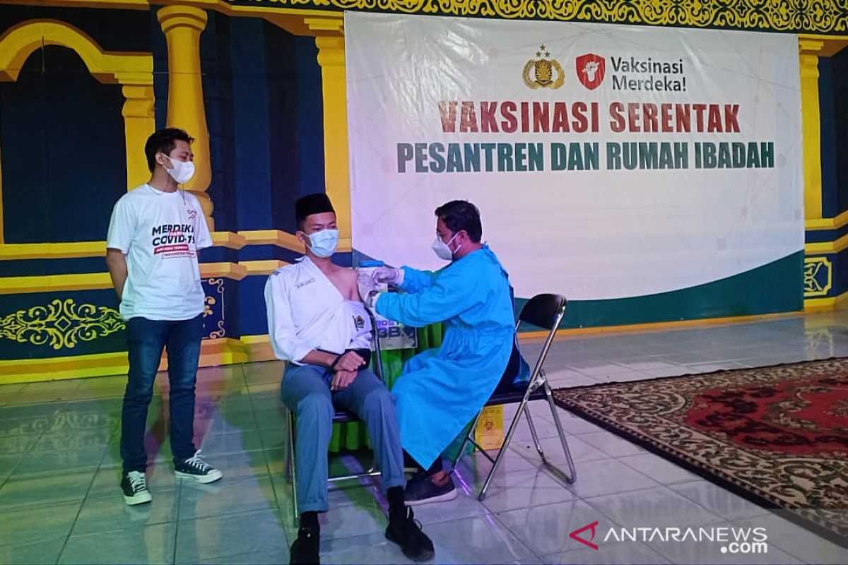 Program Vaksinasi Merdeka di Ponpes Darul Istiqamah Barabai sebanyak 1.300 vial