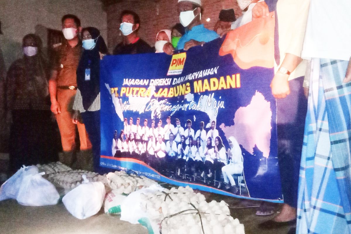 Korban puting beliung terima bantuan dari Pemkab Lampung Timur