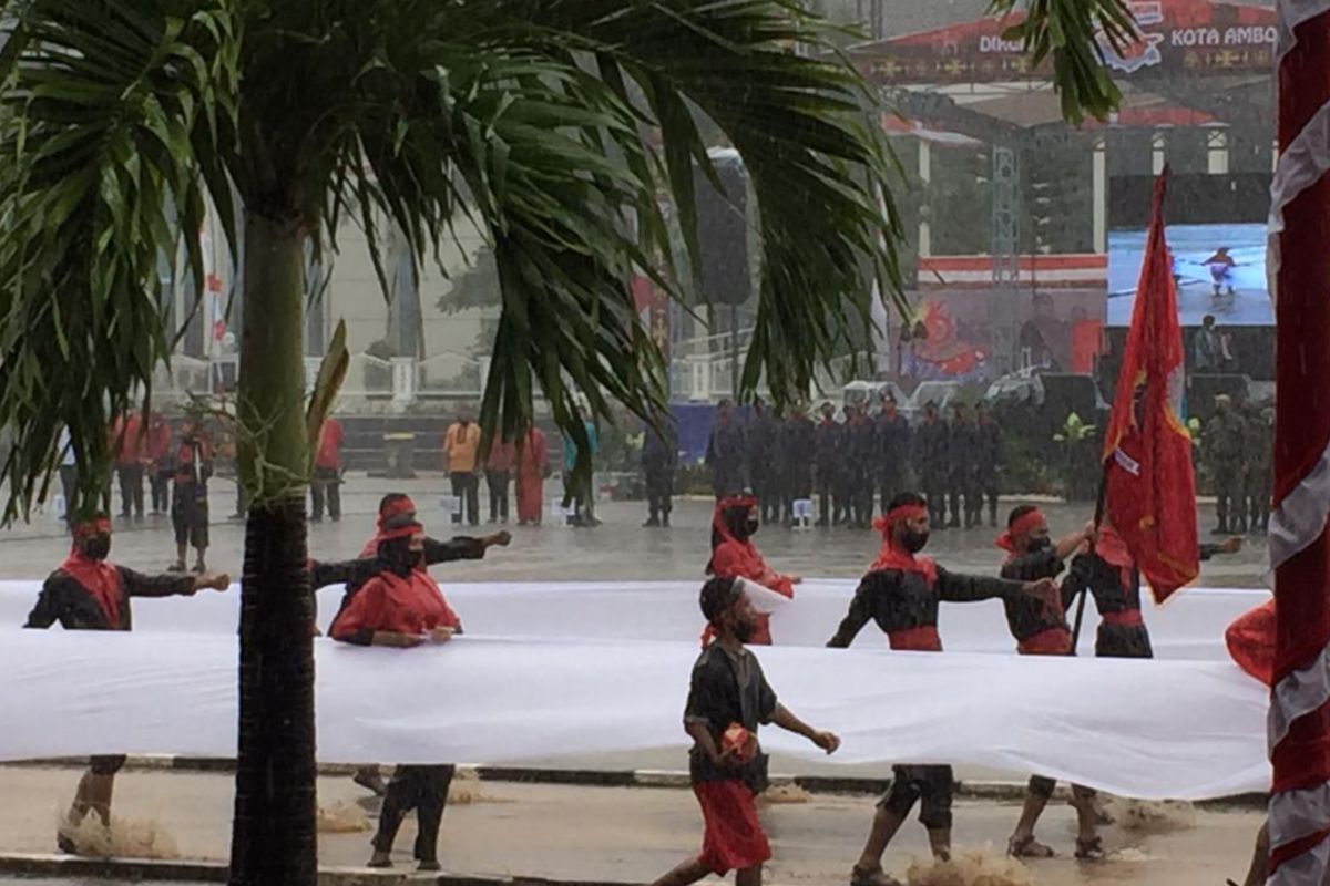 Upacara HUT ke-446 Kota Ambon meriah di tengah hujan