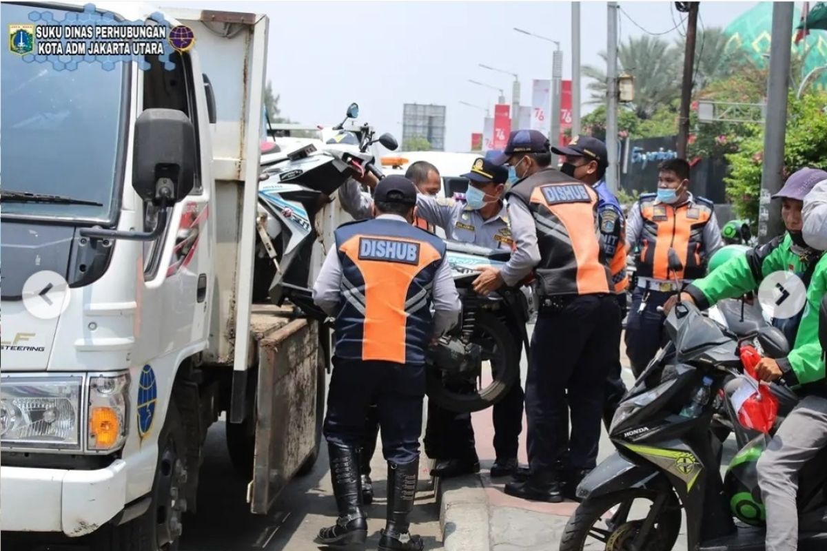 Sudinhub Jakut tertibkan 37 kendaraan roda dua yang parkir sembarangan