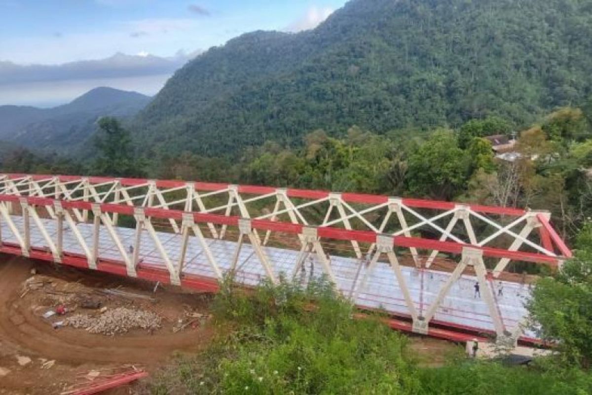 PUPR Ministry completes final stages of construction of Palopo Bridge