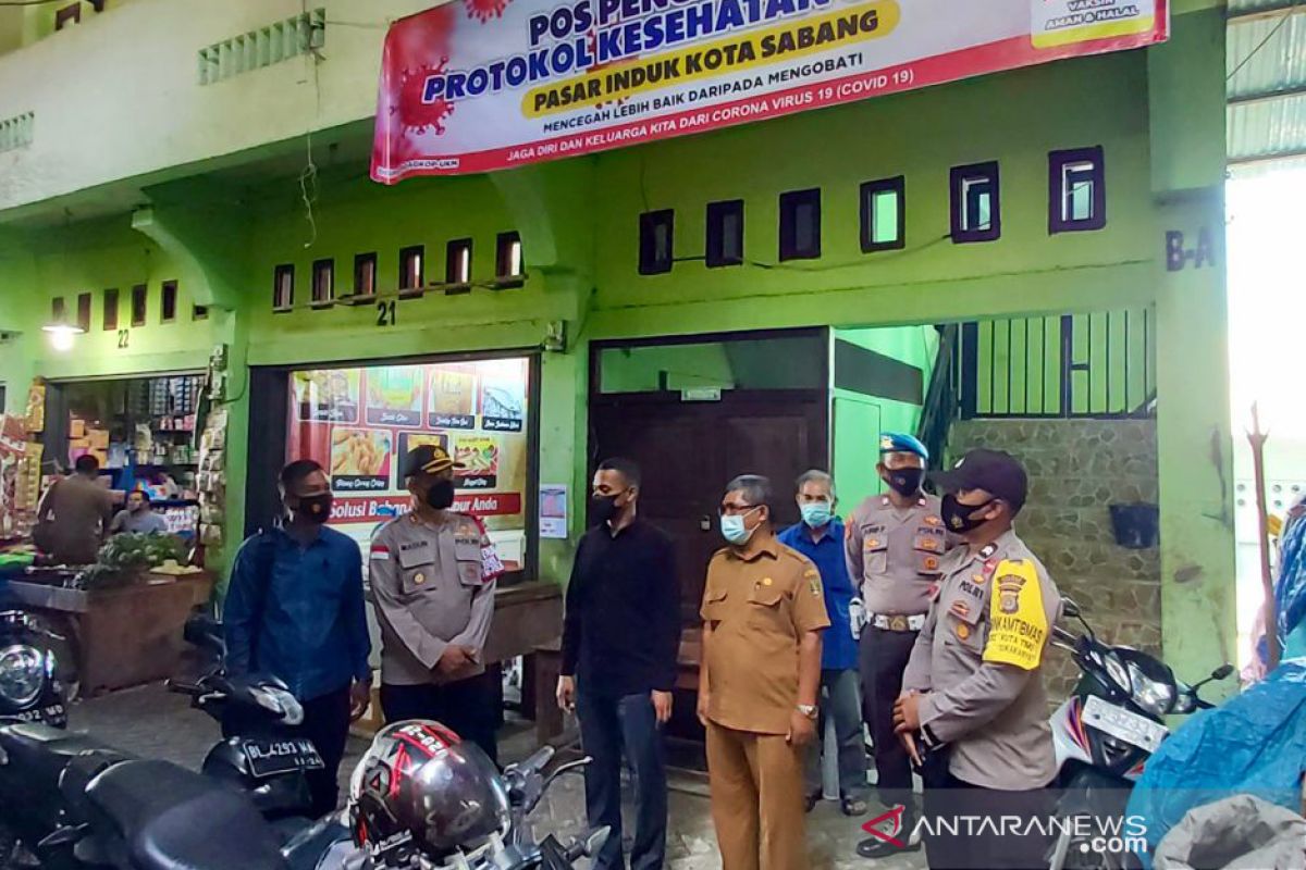 Polres Sabang terus tingkatkan kesadaran pedagang pasar terhadap prokes